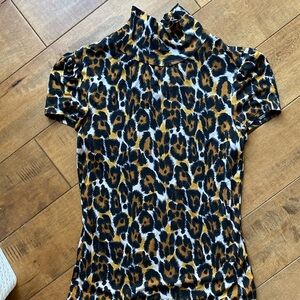Trina Turk, Los Angeles designer size small leopard blouse 100% silk